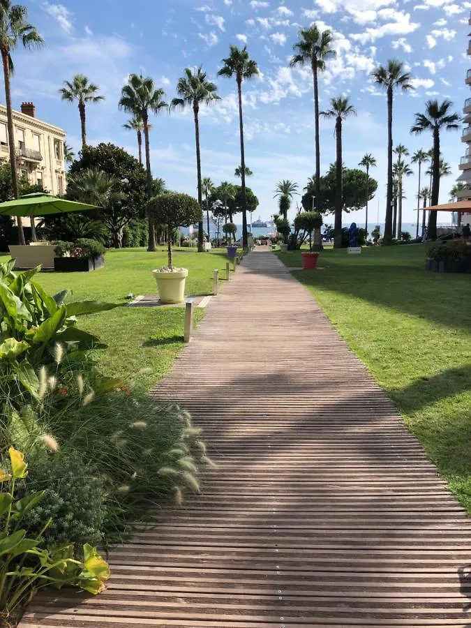 Studio Cannes Grand Hotel Ibis Avec Terrasse
