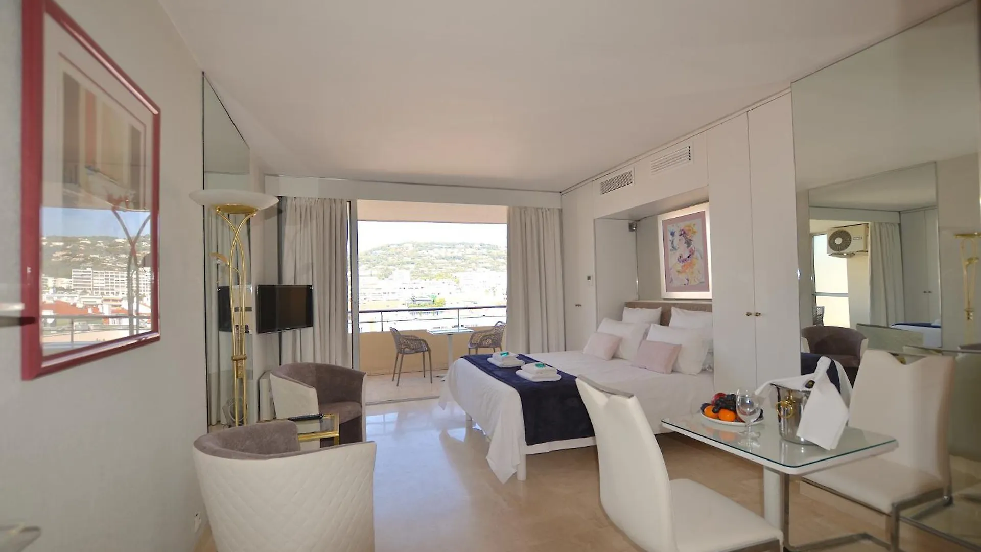 Studio Cannes Grand Hotel Ibis Avec Terrasse