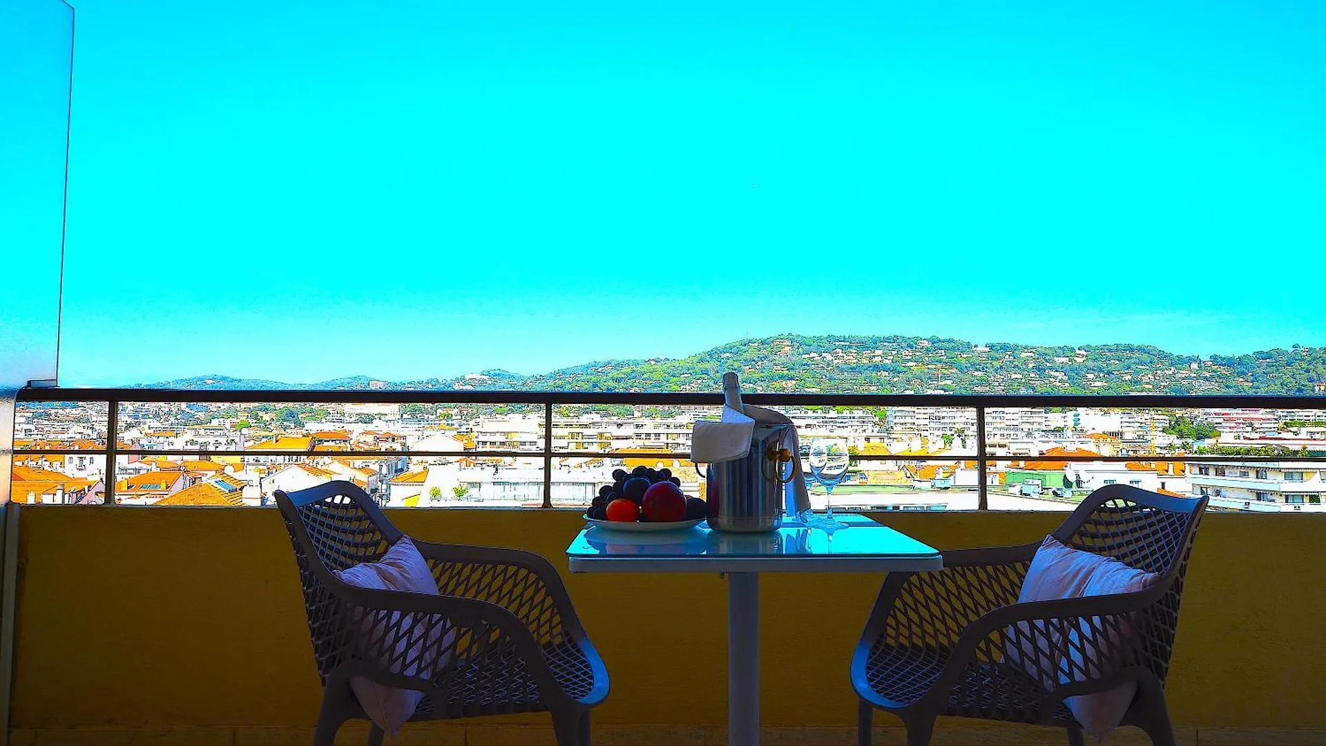 Studio Cannes Grand Hotel Ibis Avec Terrasse Francia